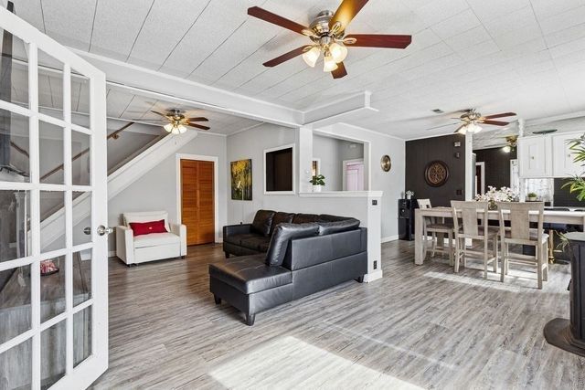 1174 Riverside Ave, Somerset, MA 02726