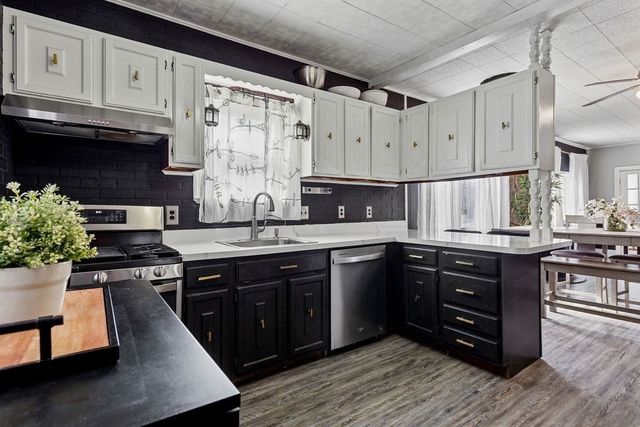 1174 Riverside Ave, Somerset, MA 02726