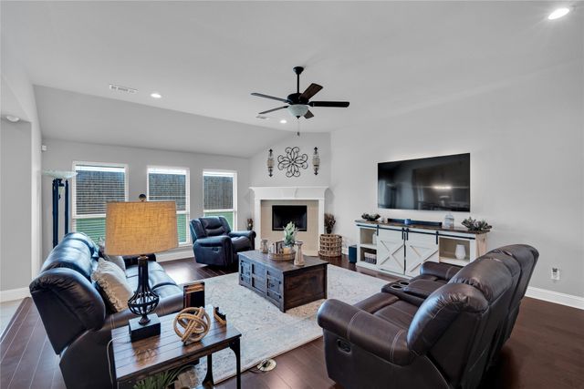 3226 Paisley Drive, Midlothian, TX 76065