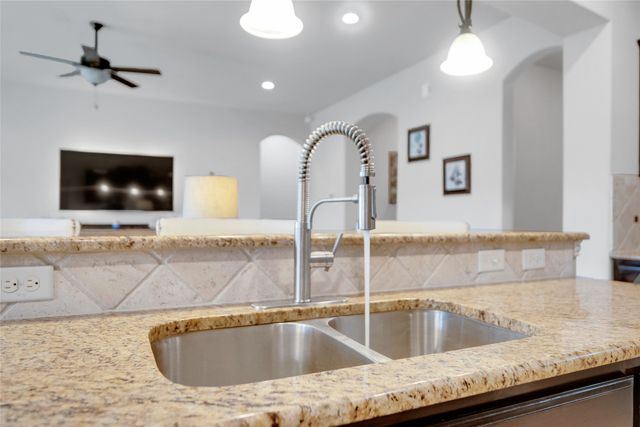3226 Paisley Drive, Midlothian, TX 76065