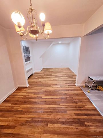 7718 271st Street 2nd Floor, New Hyde Park, NY 11040