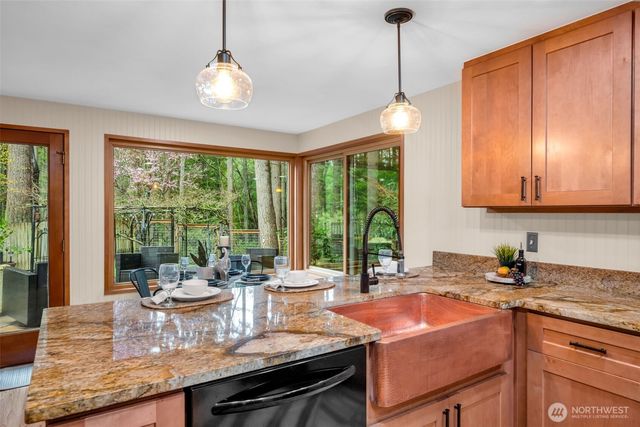 24310 SE 34th Place, Sammamish, WA 98029