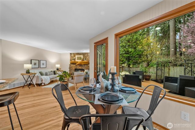 24310 SE 34th Place, Sammamish, WA 98029