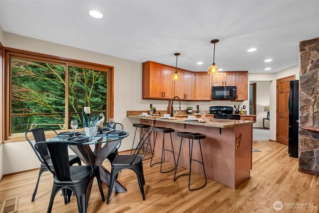 24310 SE 34th Place, Sammamish, WA 98029