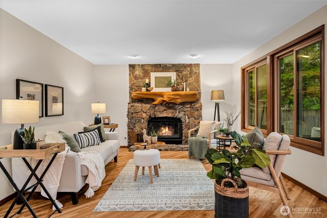 24310 SE 34th Place, Sammamish, WA 98029