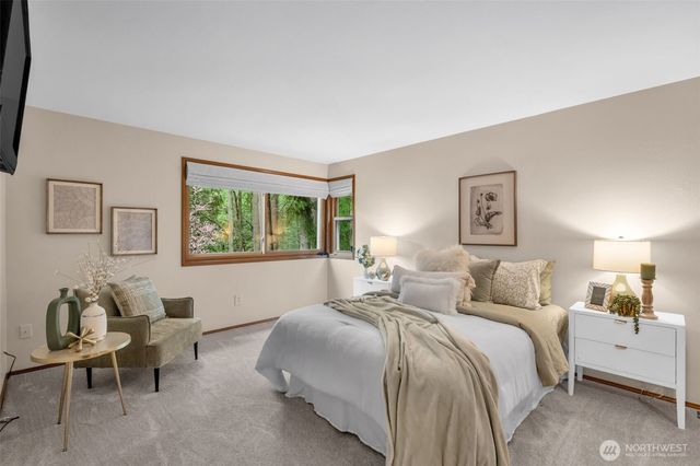 24310 SE 34th Place, Sammamish, WA 98029