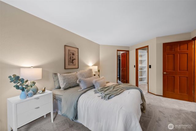 24310 SE 34th Place, Sammamish, WA 98029