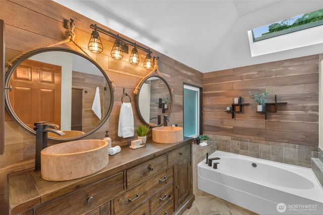 24310 SE 34th Place, Sammamish, WA 98029