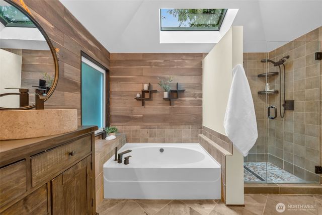 24310 SE 34th Place, Sammamish, WA 98029