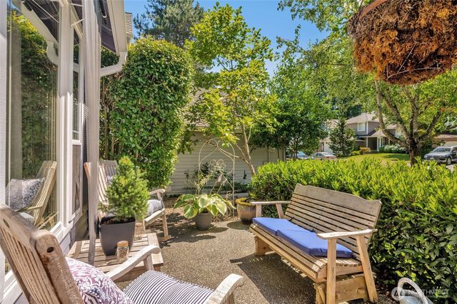 24310 SE 34th Place, Sammamish, WA 98029