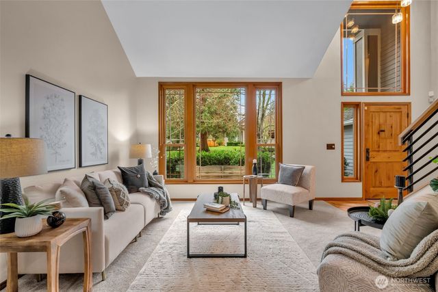 24310 SE 34th Place, Sammamish, WA 98029