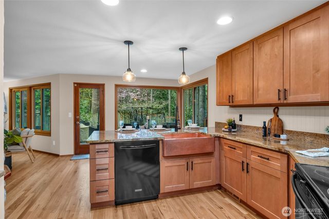 24310 SE 34th Place, Sammamish, WA 98029