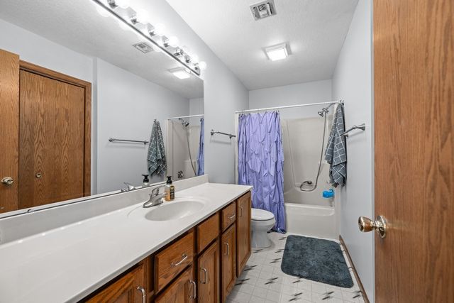 33 Lilac Court, Geneseo, IL 61254