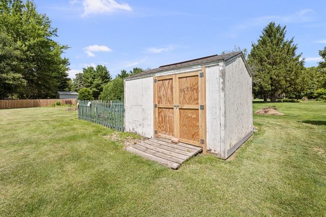 33 Lilac Court, Geneseo, IL 61254
