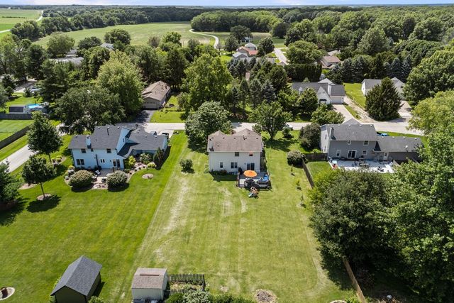 33 Lilac Court, Geneseo, IL 61254
