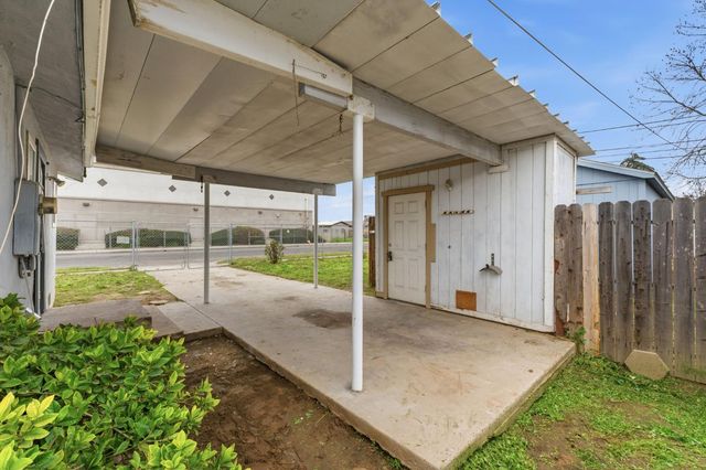 103 W Alluvial Avenue, Pinedale, CA 93650