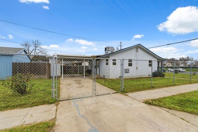 103 W Alluvial Avenue, Pinedale, CA 93650