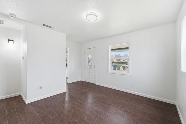 103 W Alluvial Avenue, Pinedale, CA 93650