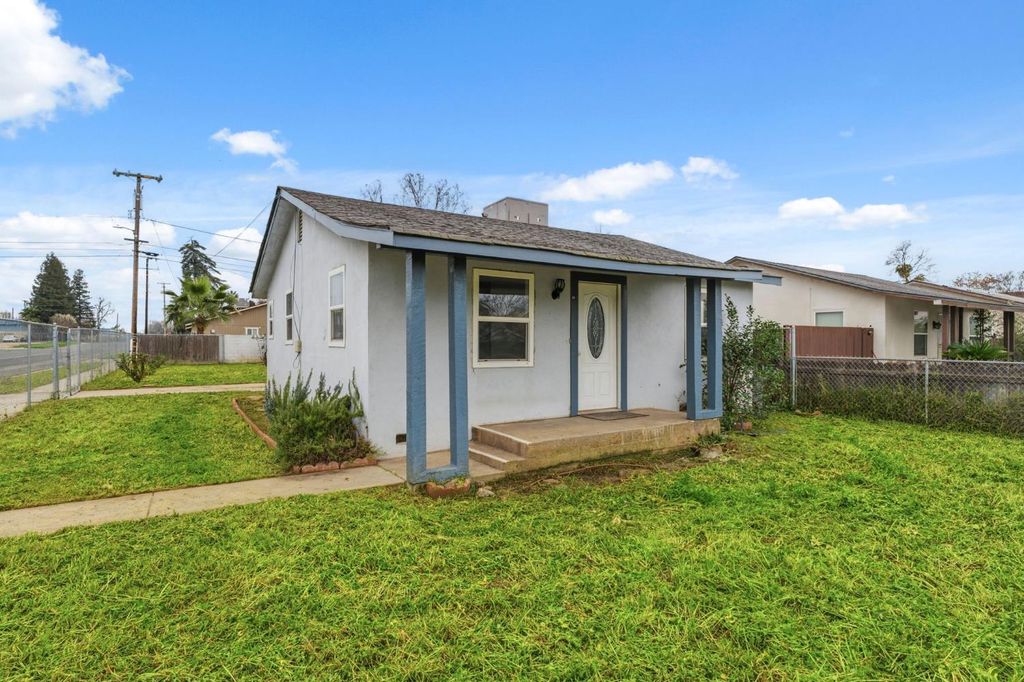 103 W Alluvial Avenue, Pinedale, CA 93650