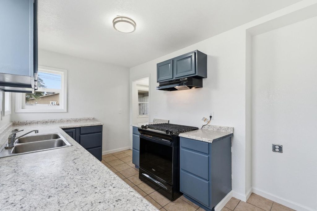 Image 10 of property listing at 103 W Alluvial Avenue, Pinedale, CA 93650