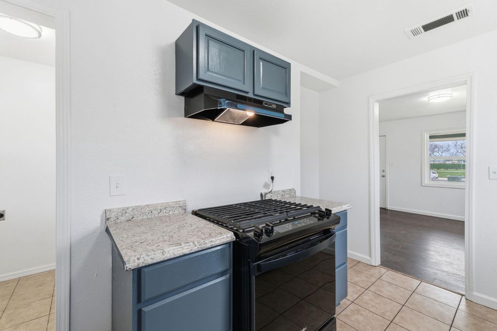 Image 11 of property listing at 103 W Alluvial Avenue, Pinedale, CA 93650