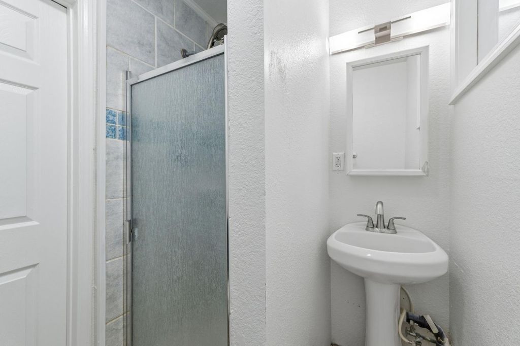 Image 16 of property listing at 103 W Alluvial Avenue, Pinedale, CA 93650