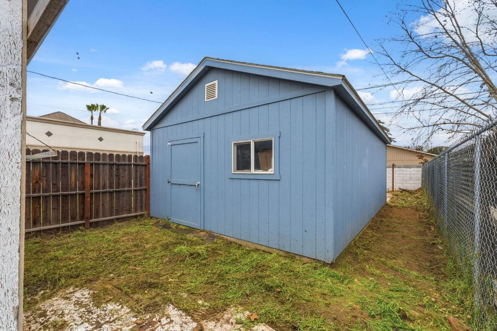 Image 18 of property listing at 103 W Alluvial Avenue, Pinedale, CA 93650