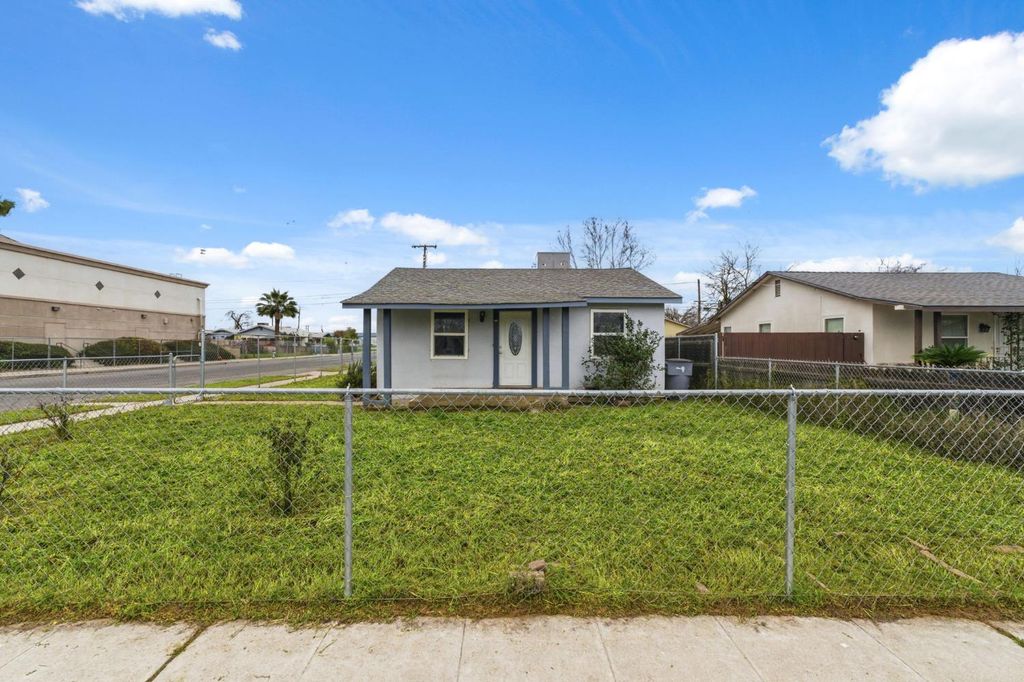 Image 2 of property listing at 103 W Alluvial Avenue, Pinedale, CA 93650