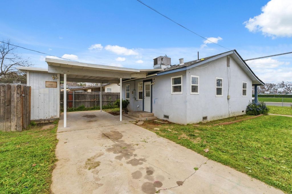 Image 20 of property listing at 103 W Alluvial Avenue, Pinedale, CA 93650