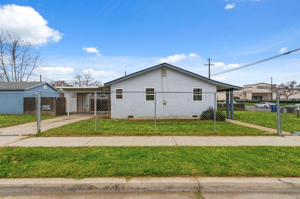 Image 3 of property listing at 103 W Alluvial Avenue, Pinedale, CA 93650