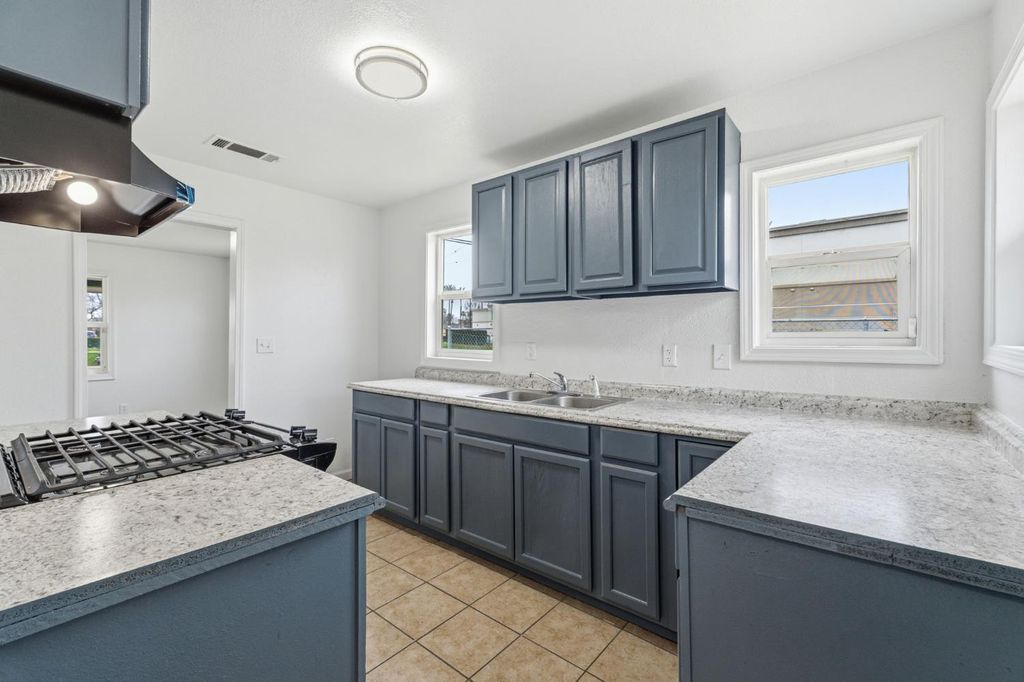 Image 9 of property listing at 103 W Alluvial Avenue, Pinedale, CA 93650