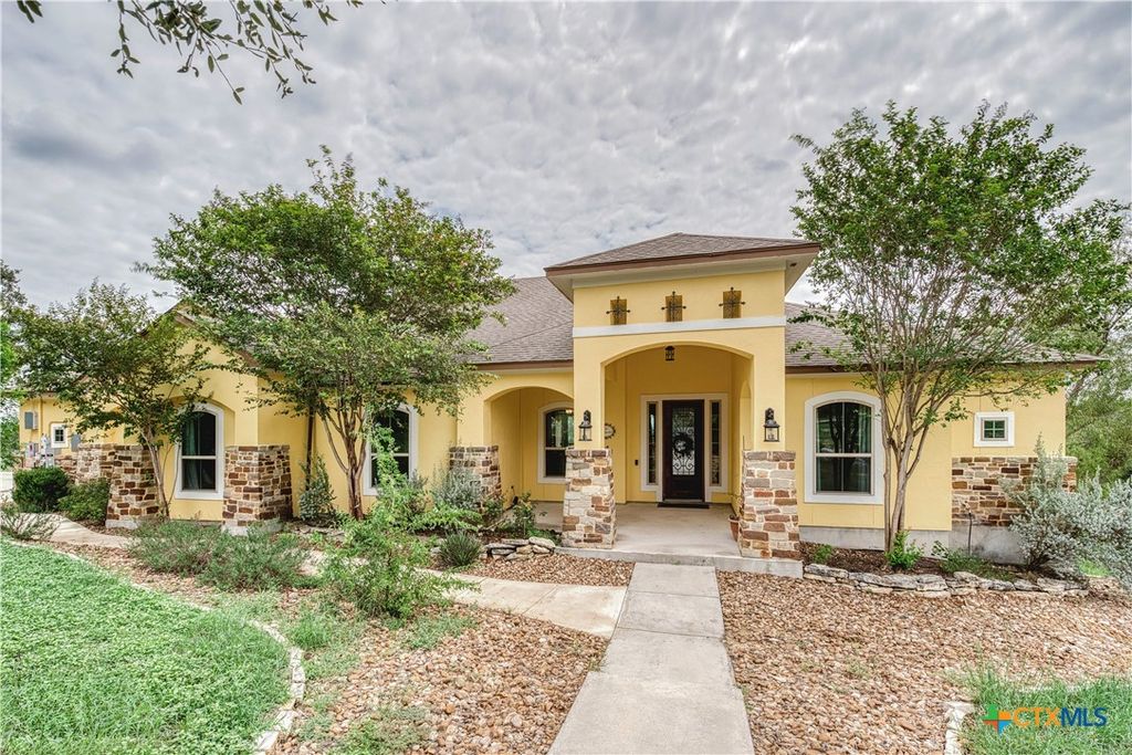 304 County Road 2720, Mico, TX 78056