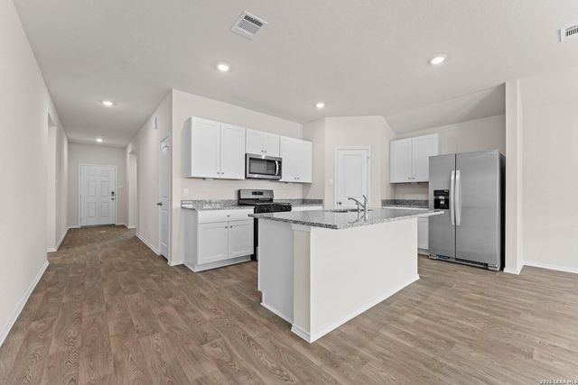 1104 Argonne Forest, Seguin, TX 78155