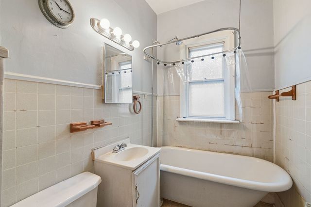 5722 W Grover Street, Chicago, IL 60630