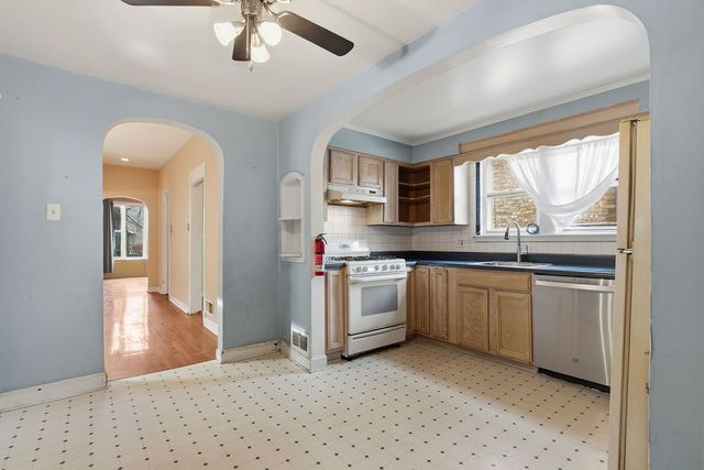 5722 W Grover Street, Chicago, IL 60630