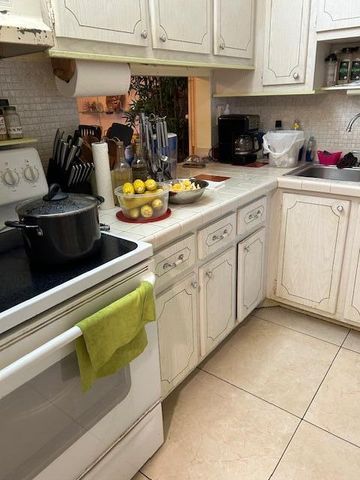 2687 N Garden Drive 204, Lake Worth, FL 33461