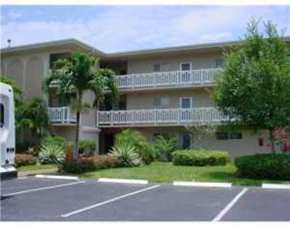 2687 N Garden Drive 204, Lake Worth, FL 33461
