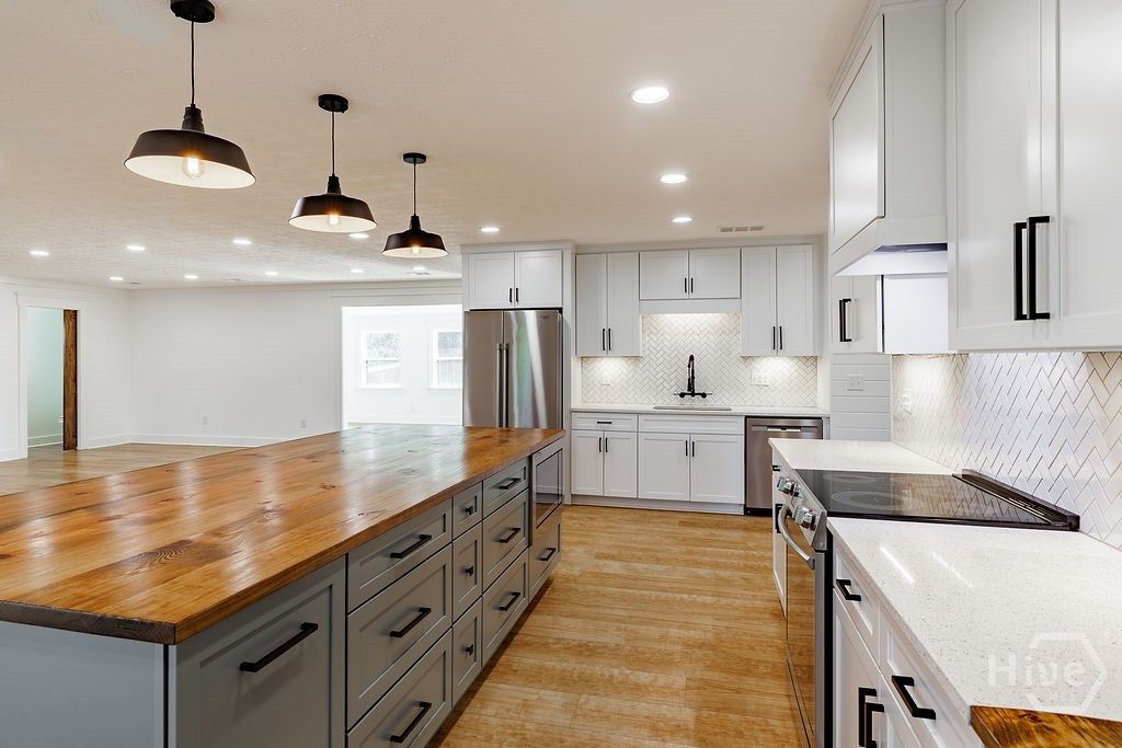 Image 11 of property listing at 1410 Old Bishop Road, Bishop, GA 30621