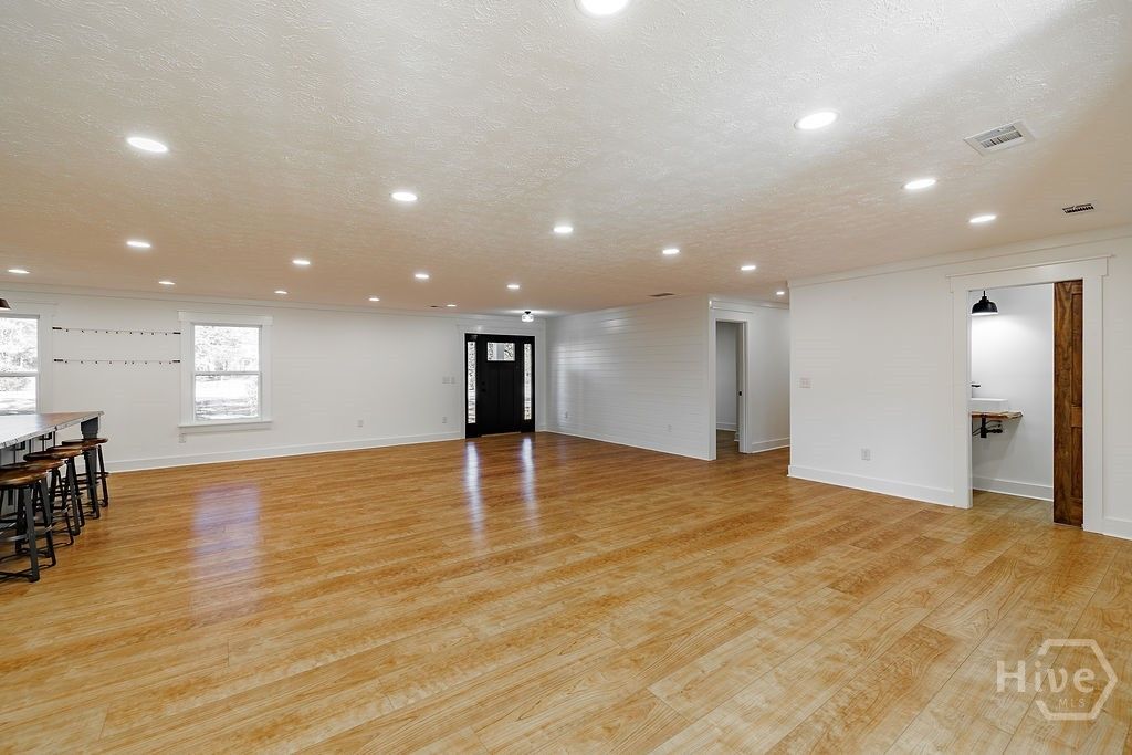 Image 4 of property listing at 1410 Old Bishop Road, Bishop, GA 30621