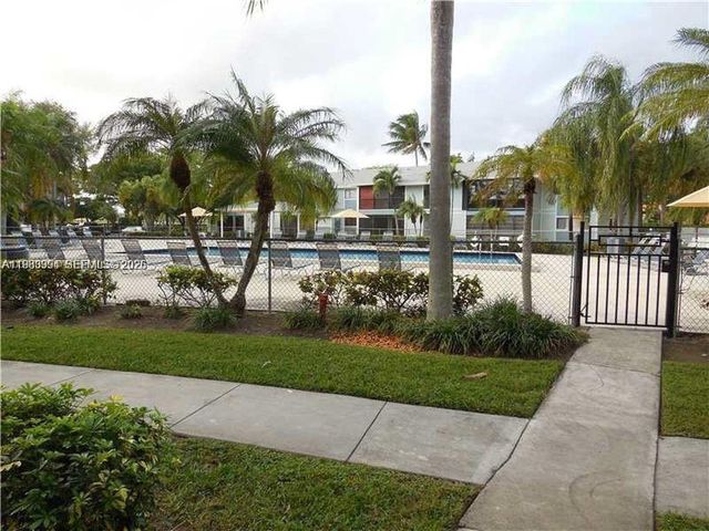 9727 Hammocks Blvd 102D, Miami, FL 33196