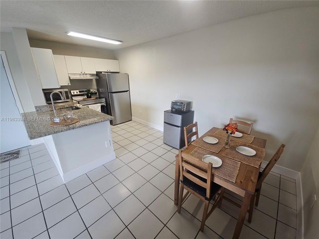 9727 Hammocks Blvd 102D, Miami, FL 33196