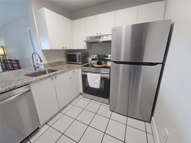 9727 Hammocks Blvd 102D, Miami, FL 33196