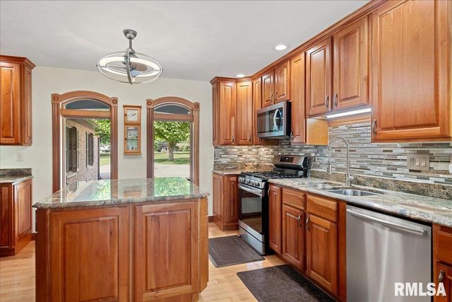 3508 ROOSEVELT Road, Taylorville, IL 62568