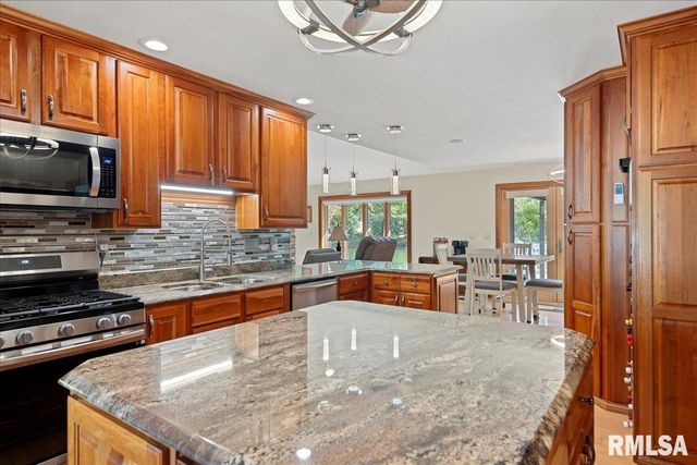 3508 ROOSEVELT Road, Taylorville, IL 62568