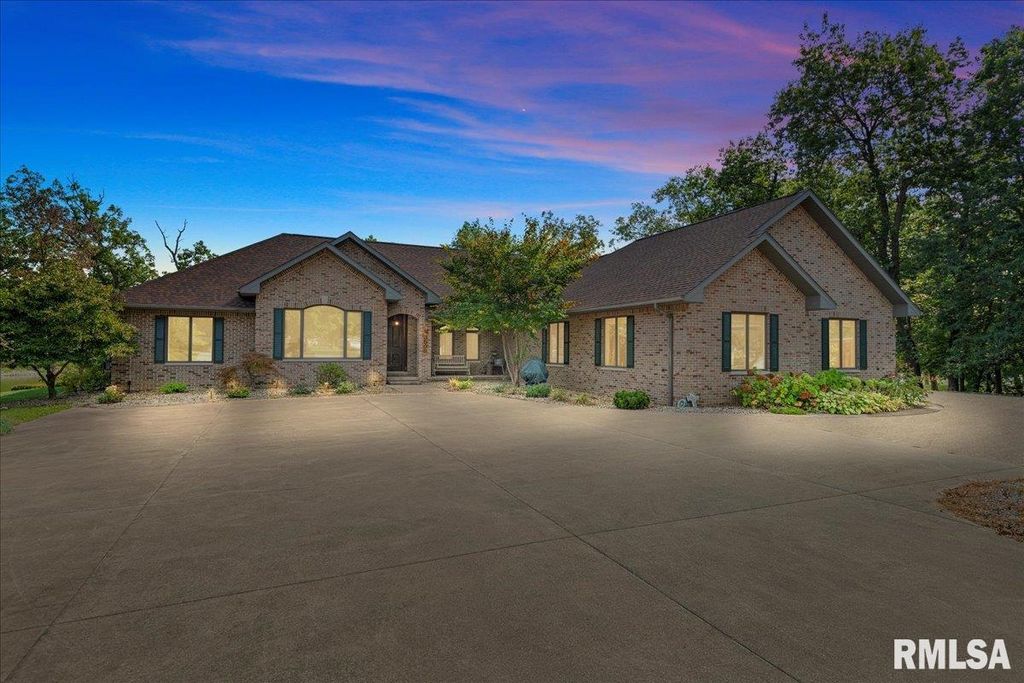 3508 ROOSEVELT Road, Taylorville, IL 62568