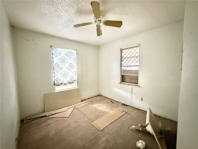 3021 Carver Dr, Corpus Christi, TX 78405