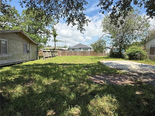 3021 Carver Dr, Corpus Christi, TX 78405
