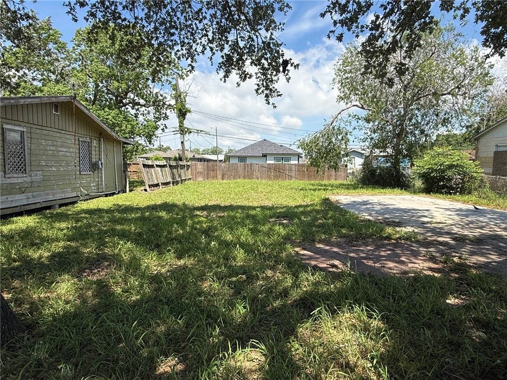 3021 Carver Dr, Corpus Christi, TX 78405 — photo 5