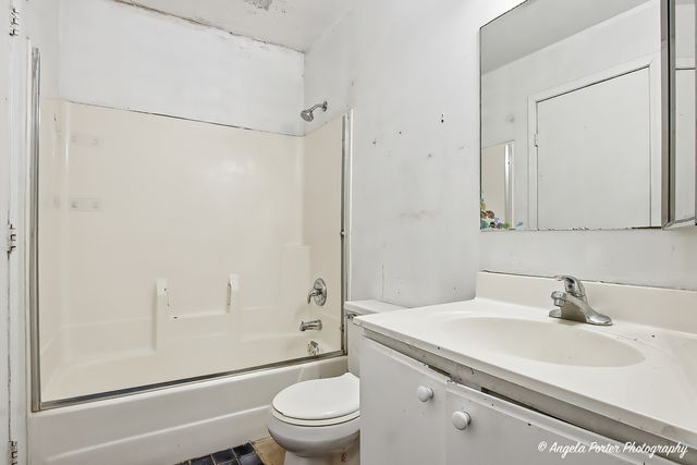 2384 Linden Drive, Woodstock, IL 60098