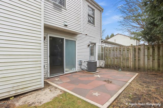 2384 Linden Drive, Woodstock, IL 60098